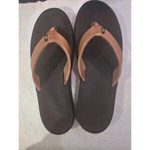 Nike flipflop Size 9 Gold/tan color